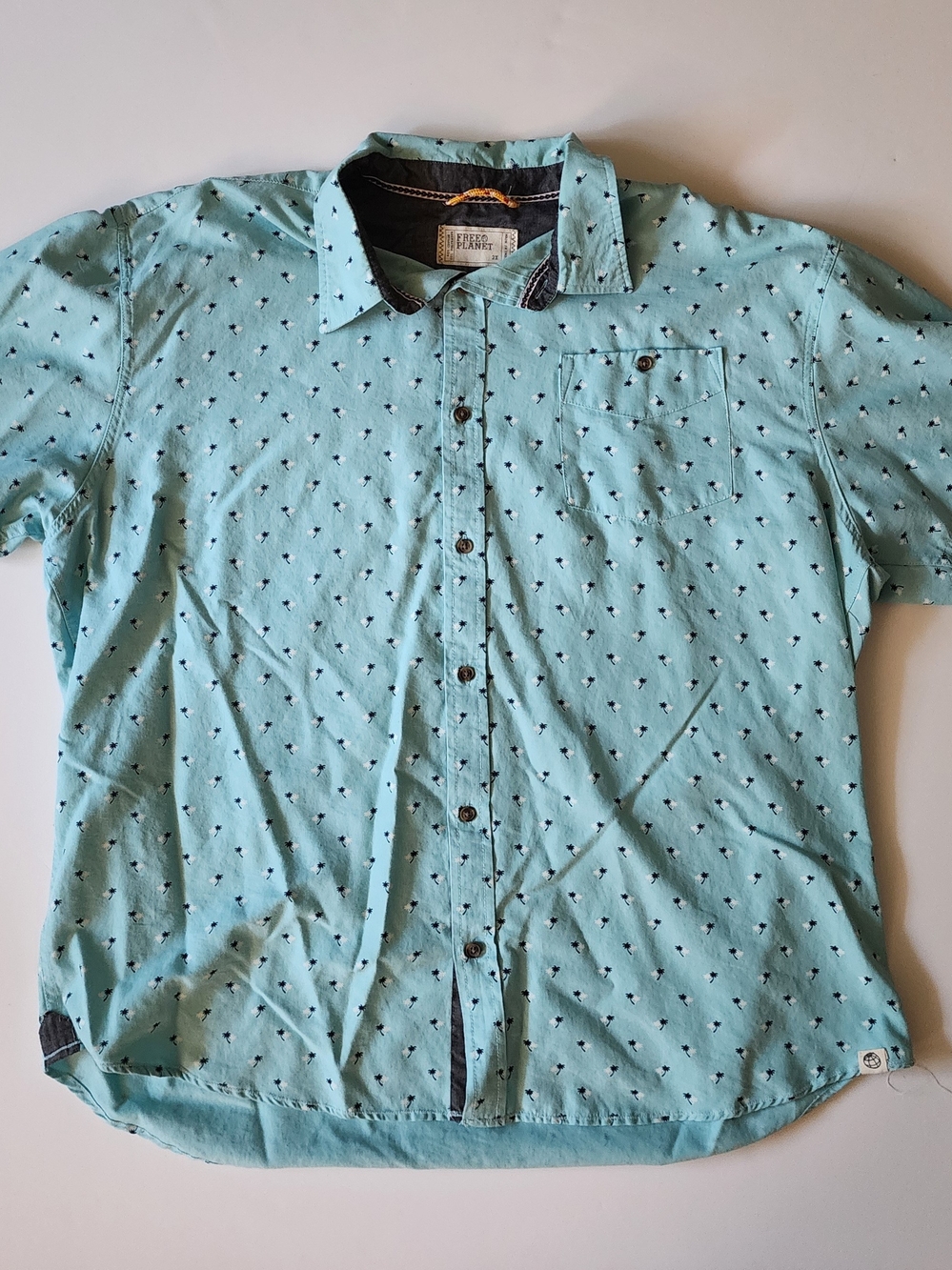 FREE PLANET Mens size XXL light blue green short sleeve button up collared shirt
